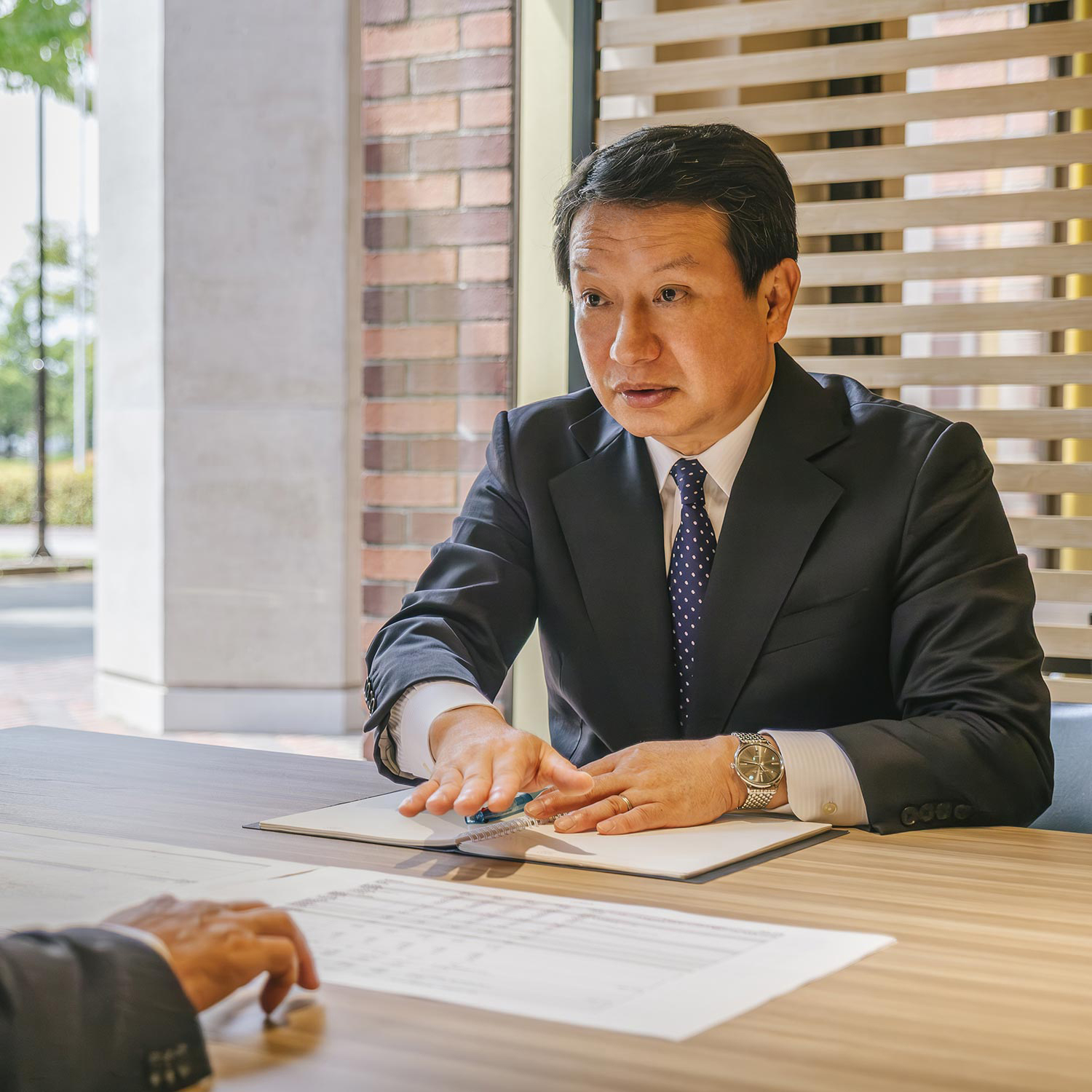 山梨県中小企業活性化協議会|債務問題に一人で悩む経営者様へ